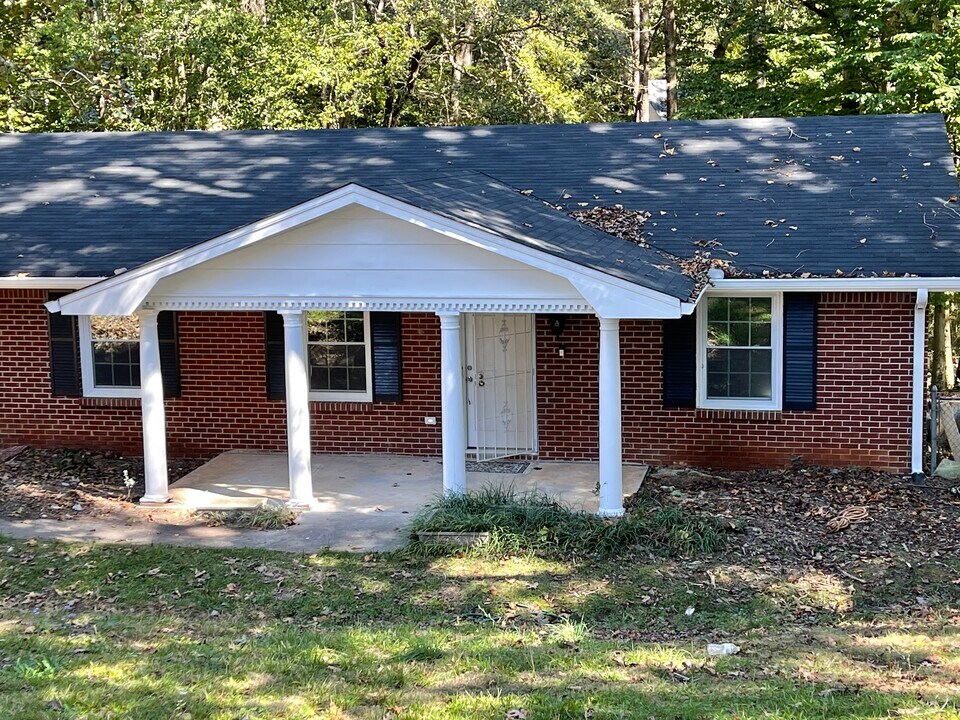 1695 Buford Dr in Lawrenceville, GA - Building Photo