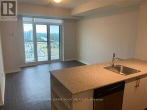 2550 Eglinton Ave W in Mississauga, ON - Building Photo - Building Photo