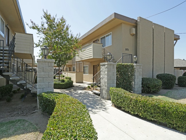 2171-2189 E Shaw Ave in Fresno, CA - Foto de edificio - Building Photo