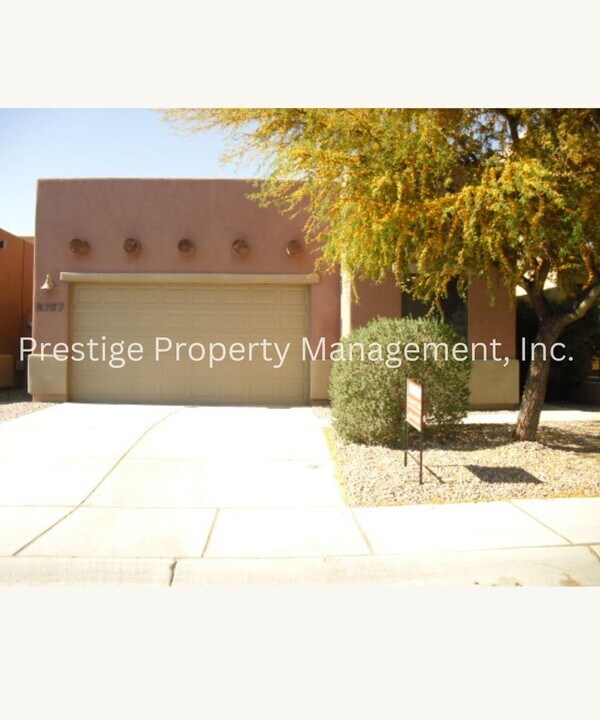 8737 N Mugho Pine Trail in Tucson, AZ - Building Photo