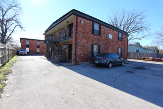 Sleepy Hollow Apartments in Austin, TX - Building Photo - Building Photo