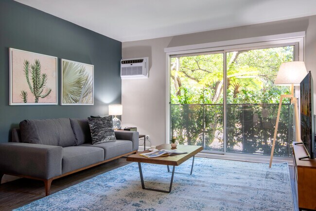 870 Hilgard Ave-Unit -102 in Los Angeles, CA - Building Photo - Building Photo