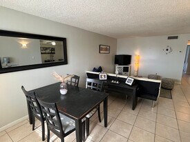 7620 Carlyle Ave in Miami Beach, FL - Building Photo