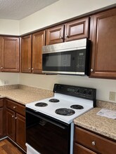 634 W Foulke Ave-Unit -Apt 4 in Findlay, OH - Building Photo - Building Photo