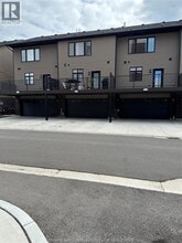 725 Brownstone Dr in Lakeshore, ON - Building Photo - Building Photo