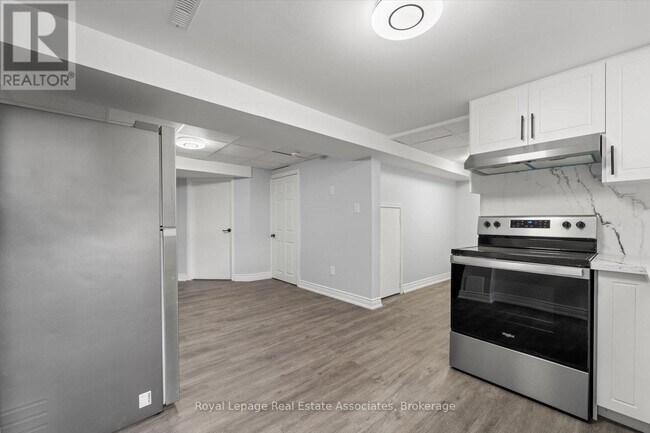 1409 Grist Mill Ct in Mississauga, ON - Building Photo - Building Photo