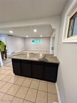 1304 Brookdale Ln in Kent, OH - Building Photo