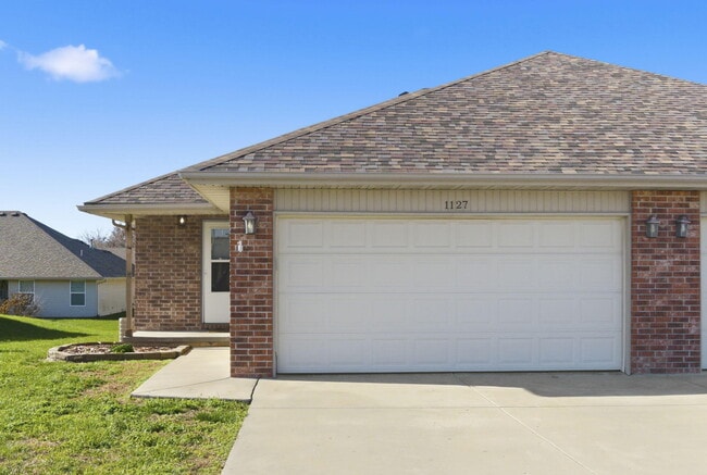 1127 N Northwood Ave in Republic, MO - Building Photo - Building Photo
