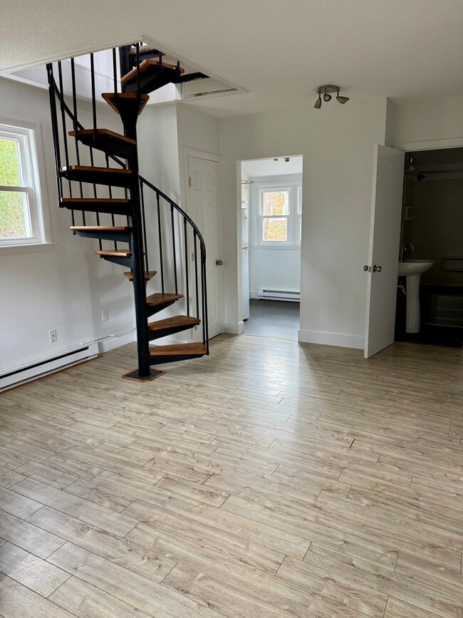 100 Main St, Unit Carriage House in Ivoryton, CT - Building Photo - Building Photo