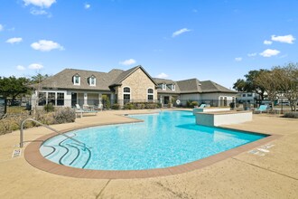 Champion Townhomes on the Green in Houston, TX - Building Photo - Building Photo