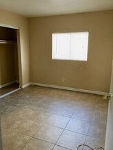 4922 Sammymel Dr, Unit Remodeled 2bed 2baths in Las Vegas, NV - Building Photo - Building Photo