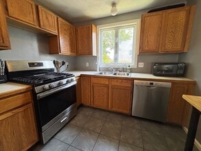 20 Weaver Ave in Newport, RI - Building Photo - Building Photo