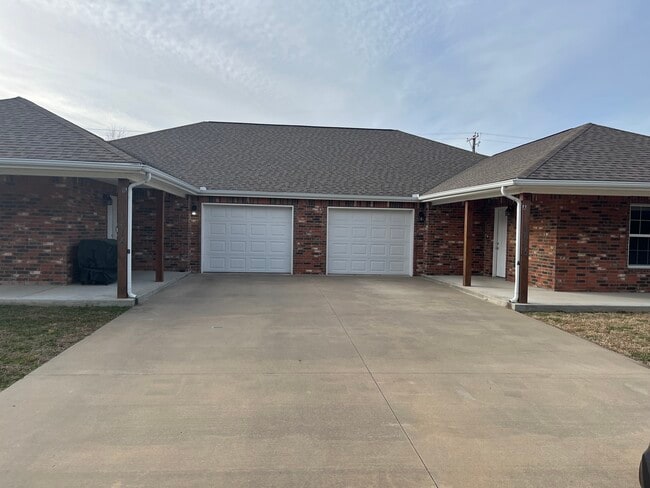 1614 College Street, Unit B