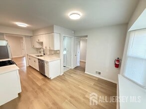 31 Van Pelt Ct in East Brunswick, NJ - Building Photo - Building Photo