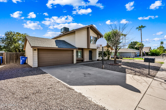 2313 W Waltann Ln in Phoenix, AZ - Foto de edificio - Building Photo