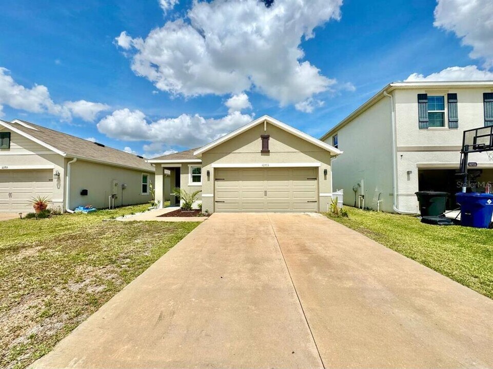 32713 Brooks Hawk Ln in Wesley Chapel, FL - Building Photo