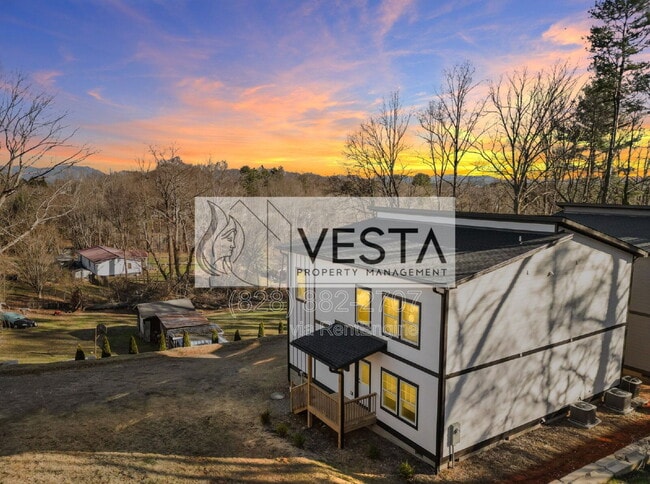 510 Deaverview Rd in Asheville, NC - Building Photo - Building Photo