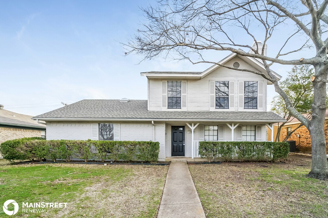 2728 Oak Trail in Carrollton, TX - Building Photo