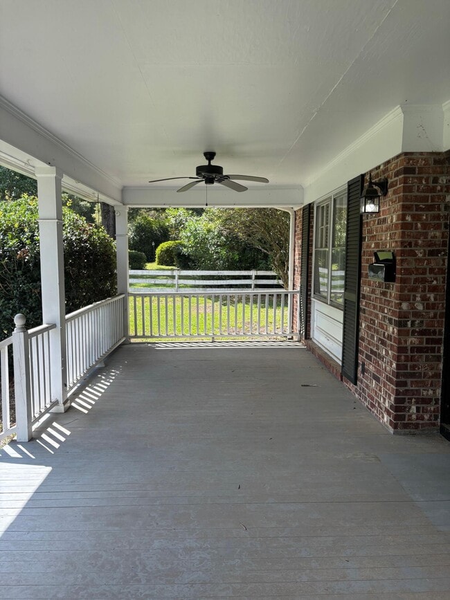 1507 Broad St in Camden, SC - Foto de edificio - Building Photo
