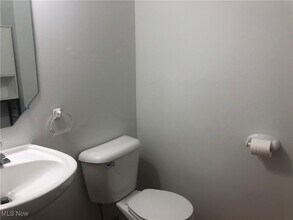 6140 Champagne Shores in Medina, OH - Building Photo - Building Photo