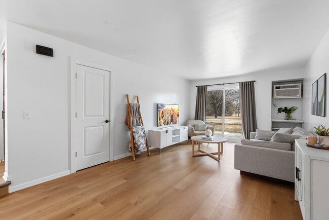 1933 S 124th St, Unit 1931 in New Berlin, WI - Foto de edificio - Building Photo