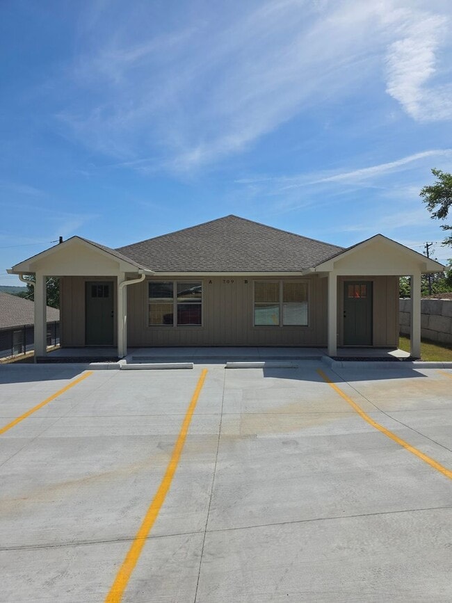 property at 709 W 12th St