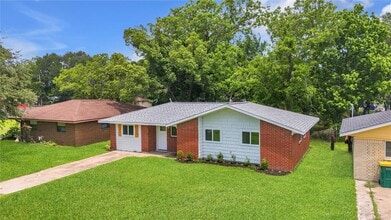 110 Prune St in La Marque, TX - Building Photo - Building Photo