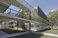 La Estancia Apartments in Oakland Park, FL - Foto de edificio - Building Photo