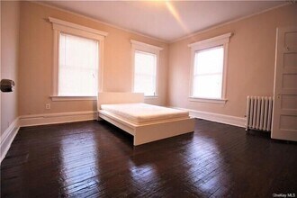 104 Sickles Ave in New Rochelle, NY - Building Photo - Building Photo