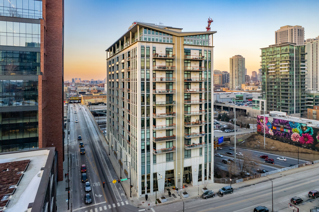 740 W Fulton St in Chicago, IL - Foto de edificio