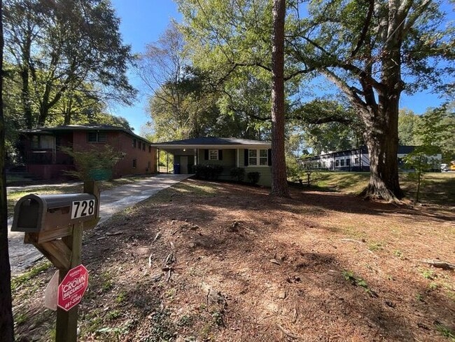 property at 728 Gary Rd NW