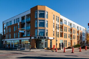 301 Dorval Av in Dorval, QC - Building Photo