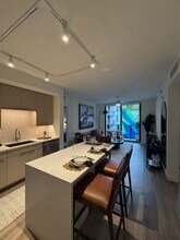 221 NE 26th Ter, Unit B12 in Miami, FL - Foto de edificio - Building Photo