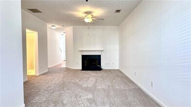 6243 Shoreview Cir in Flowery Branch, GA - Building Photo - Building Photo