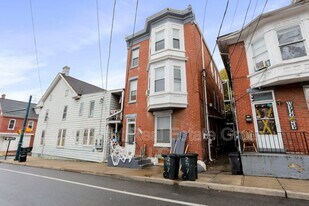 207 N Mulberry St in Hagerstown, MD - Building Photo