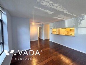 3520 Crowley Dr in Vancouver, BC - Building Photo - Building Photo