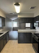 2015 Adams St in Missouri City, TX - Foto de edificio - Building Photo
