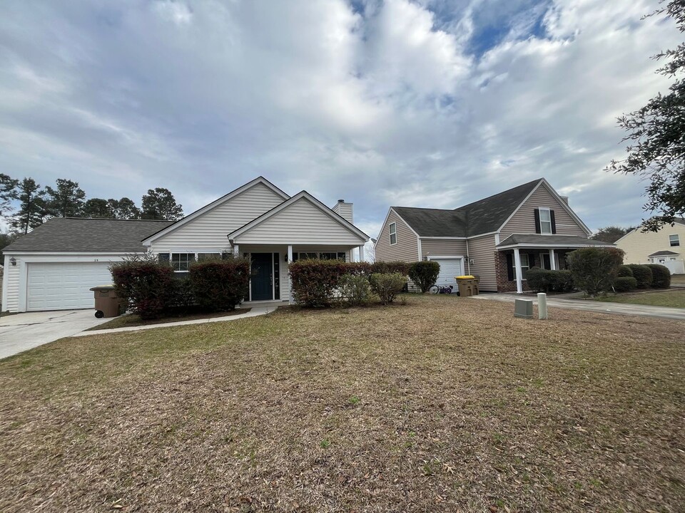 114 Rocking Horse Ln in Pooler, GA - Building Photo