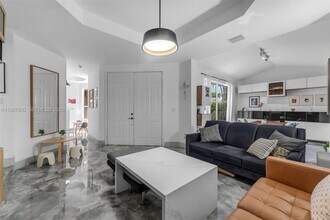 9030 SW 162nd St in Palmetto Bay, FL - Building Photo - Building Photo