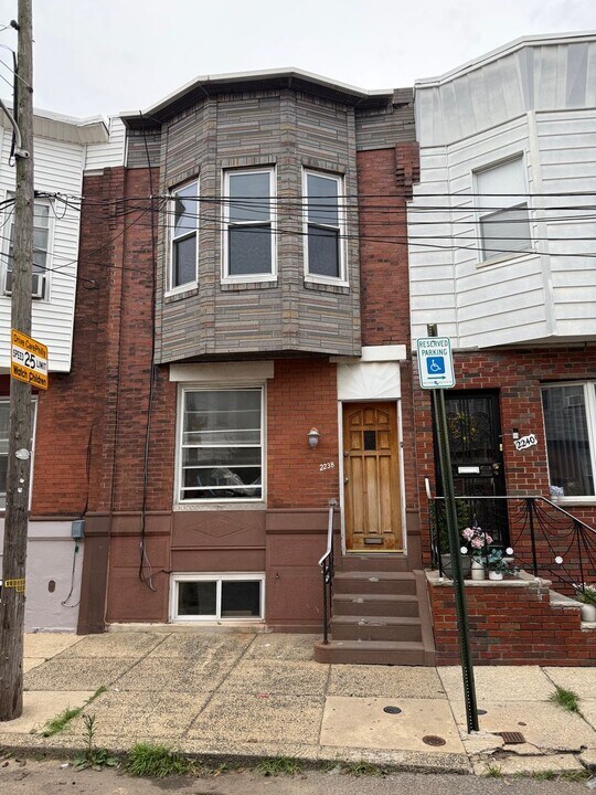 2238 Winton St in Philadelphia, PA - Building Photo