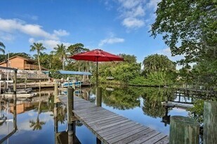 522 SW Timber Trail in Stuart, FL - Building Photo