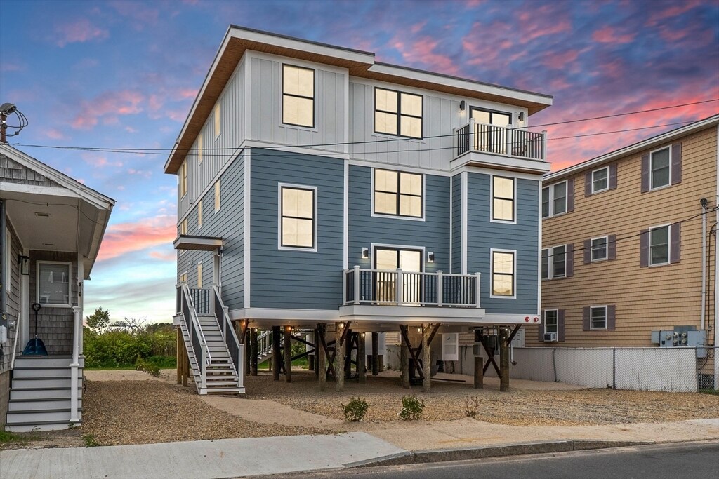 30 Cable Ave in Salisbury, MA - Building Photo