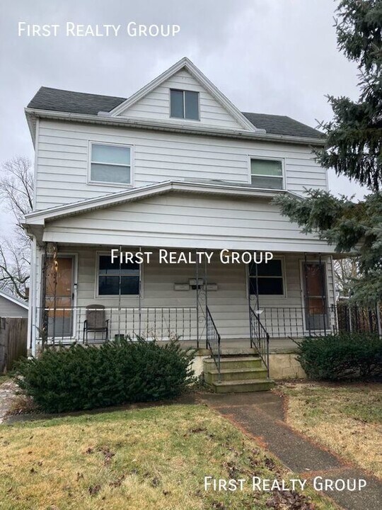 2424 Mundale Ave, Unit Apt. 2 in Dayton, OH - Building Photo