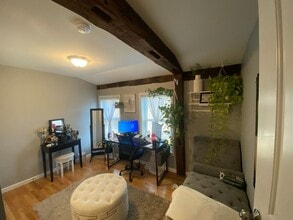 933 Broad St in Emmaus, PA - Building Photo - Building Photo