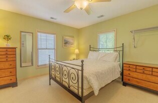 98 W Center St in Douglas, MI - Building Photo