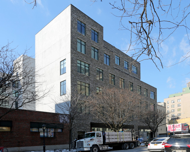 The Hendrik in Brooklyn, NY - Building Photo - Building Photo