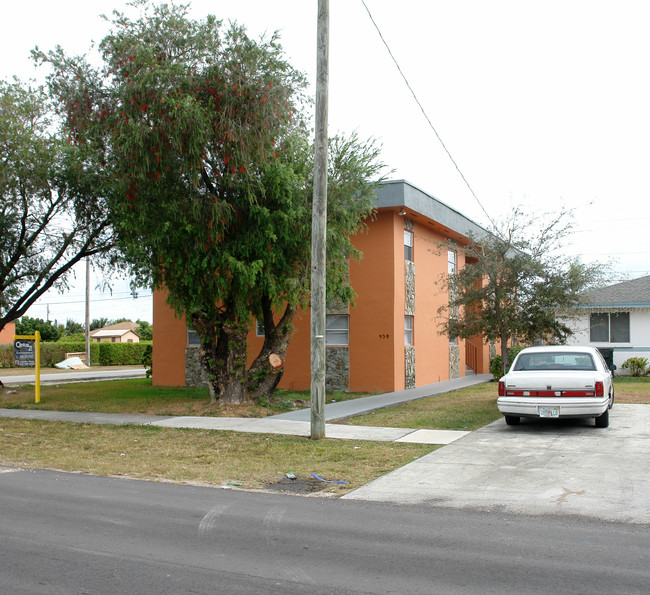 939 NE 5th Ave in Homestead, FL - Building Photo - Building Photo