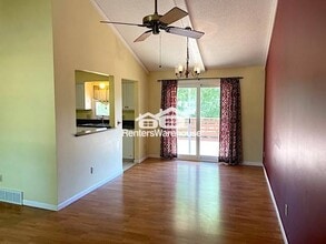 8008 Regent Ave N in Minneapolis, MN - Foto de edificio - Building Photo