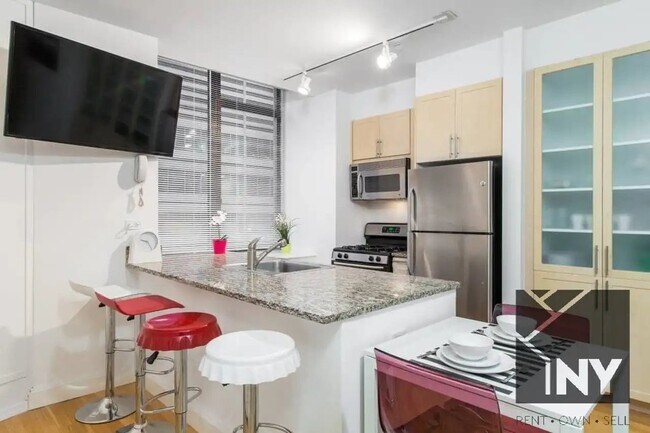 126 Pearl St, Unit 22R in New York, NY - Building Photo - Building Photo