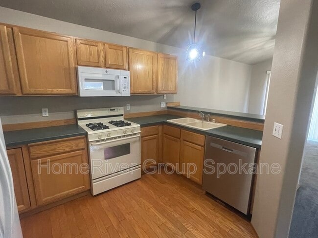 23209 E Maxwell Ave in Liberty Lake, WA - Foto de edificio - Building Photo
